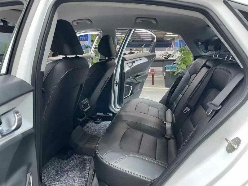 成都23年吉利几何5