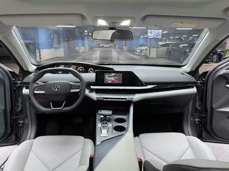 成都23年长安汽车UNI-V3