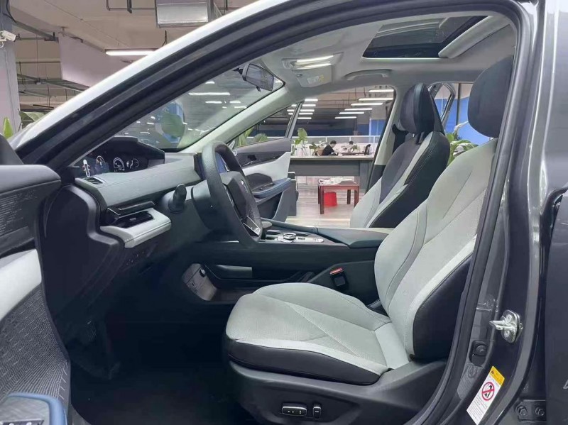 成都23年长安汽车UNI-V4