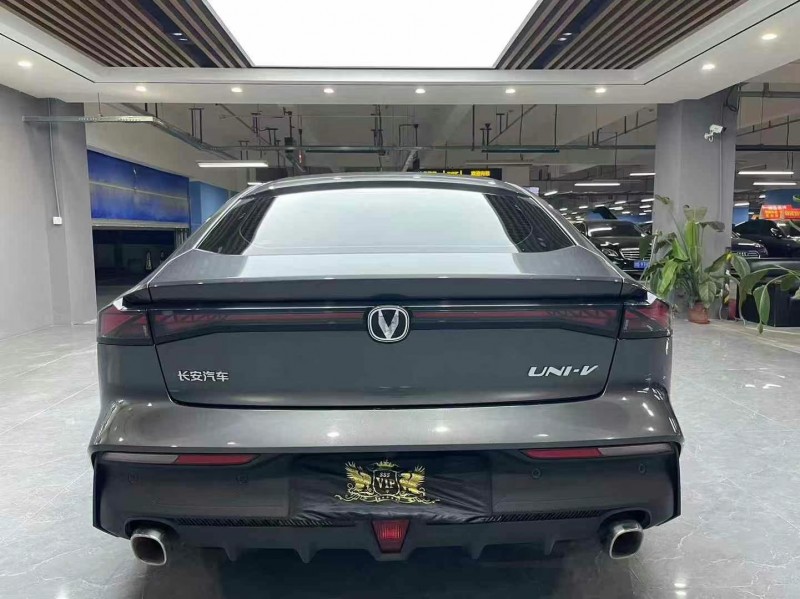 成都23年长安汽车UNI-V6