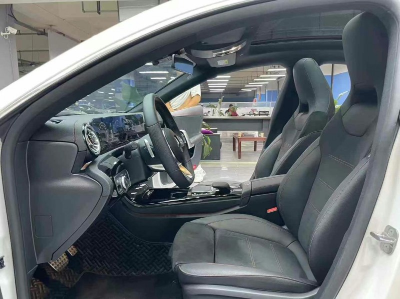 成都23年奔驰CLA3