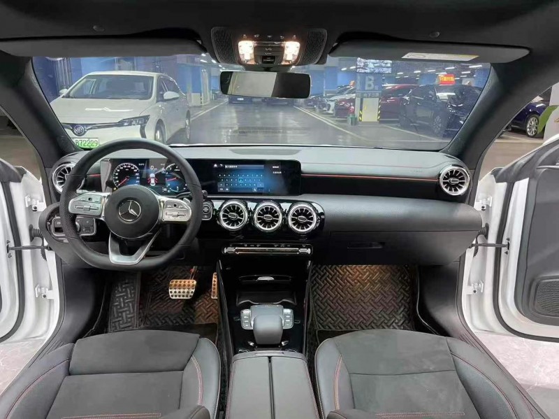 成都23年奔驰CLA5