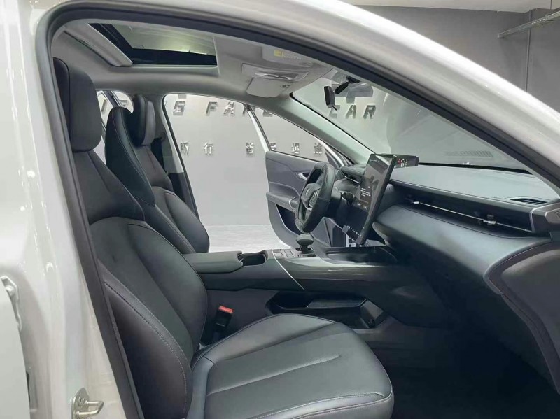 成都24年长安汽车逸达8