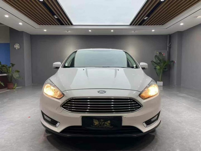 成都17年福特福克斯1