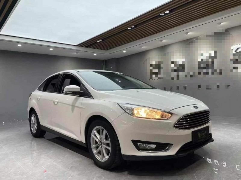 成都17年福特福克斯2