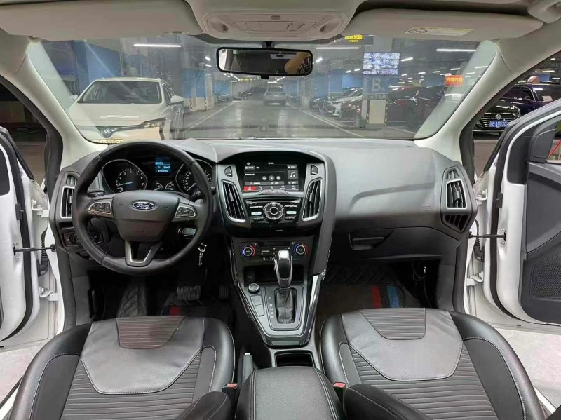 成都17年福特福克斯3