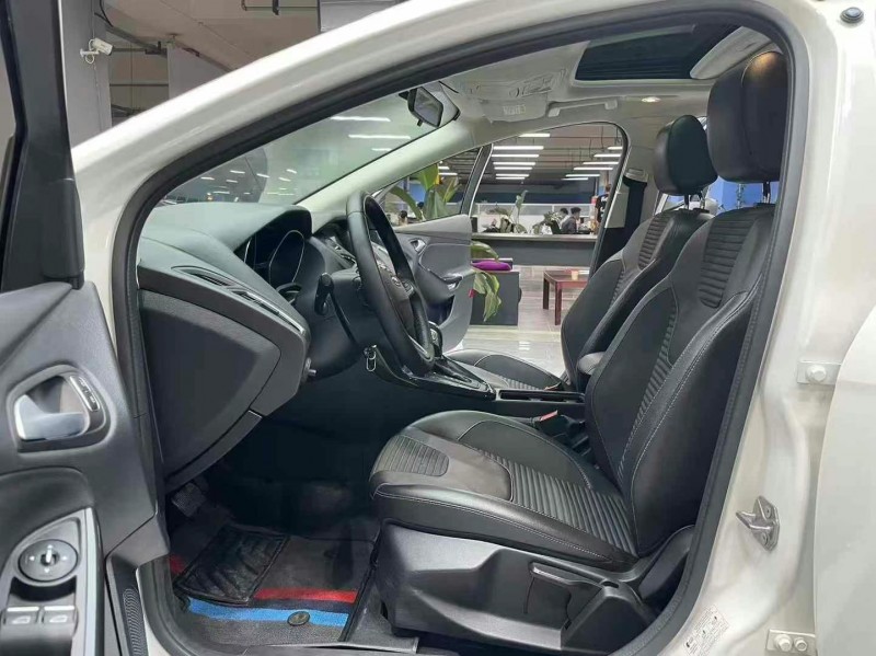 成都17年福特福克斯4