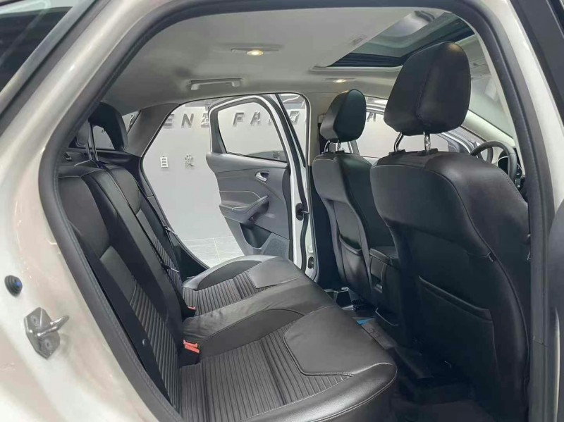 成都17年福特福克斯5