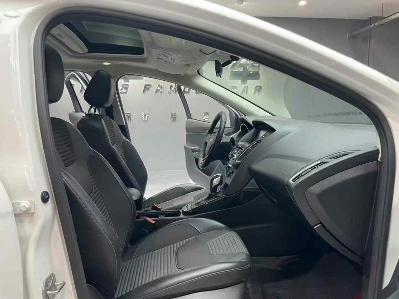 成都17年福特福克斯6