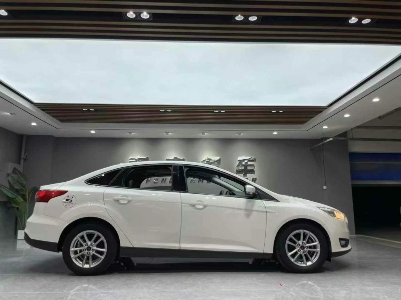 成都17年福特福克斯8