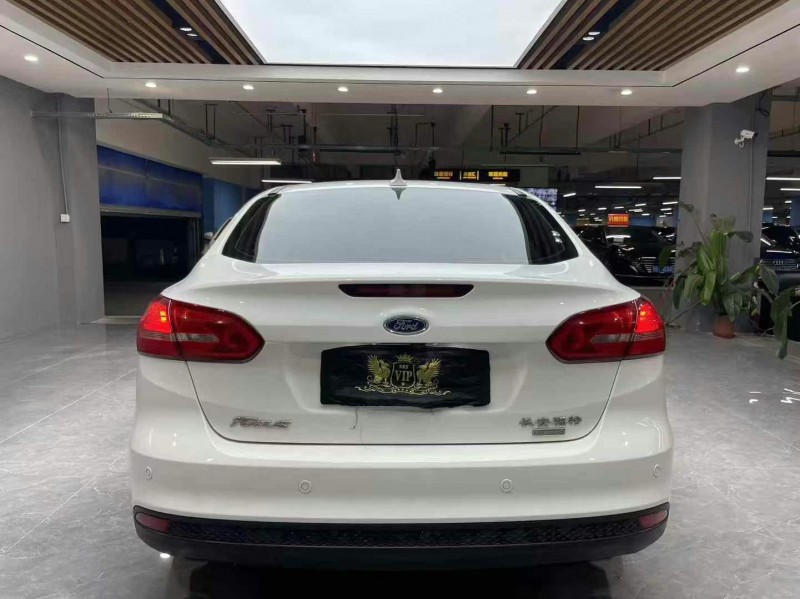 成都17年福特福克斯9