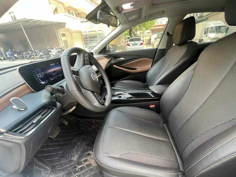 东莞22年别克威朗6