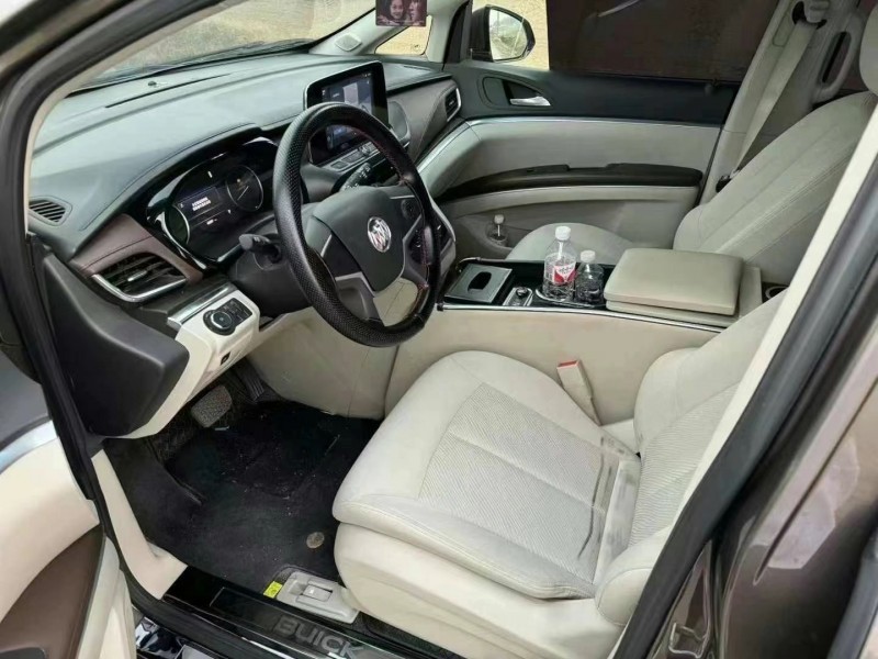 济宁21年别克GL86