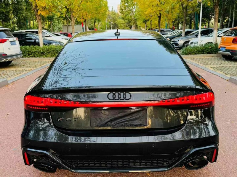 济宁19年奥迪A7L5