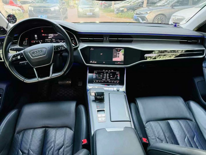 济宁19年奥迪A7L8