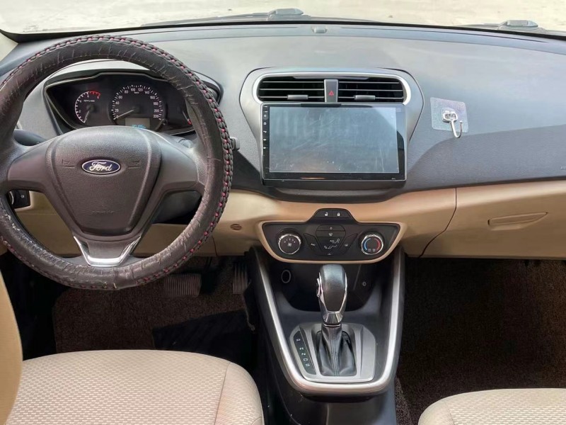 济宁16年福特福睿斯4