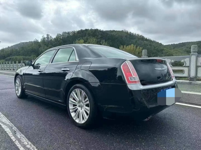 泰安13年克萊斯勒300C3