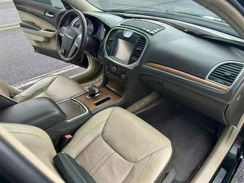 泰安13年克萊斯勒300C9