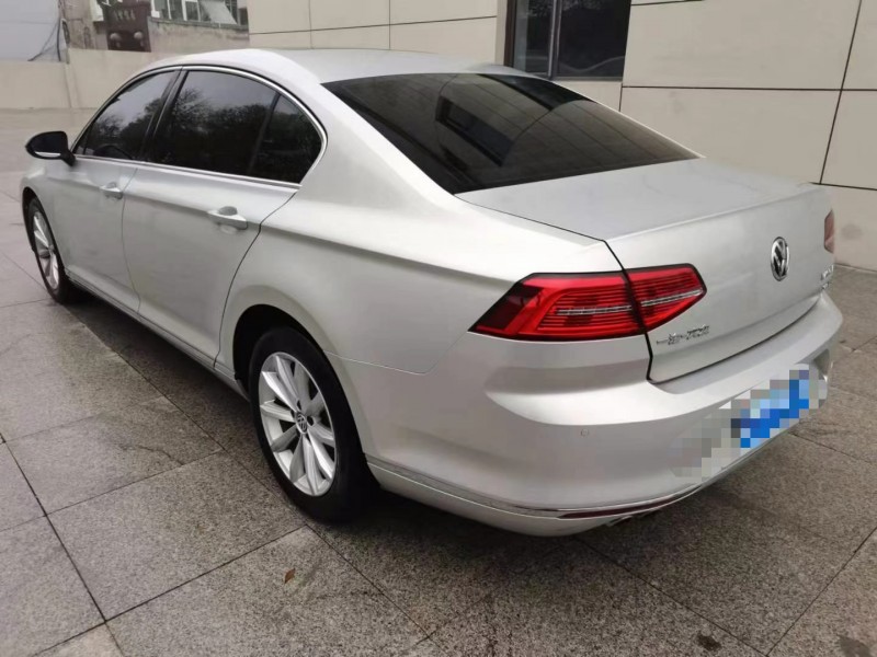 保定17年大众迈腾4