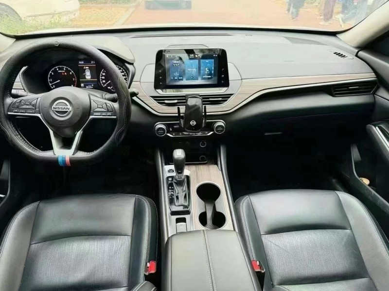 泰安22年日產天籟7