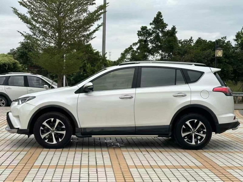 汕頭17年豐田RAV4榮放3