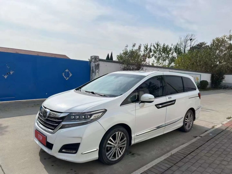 青岛17年本田艾力绅2