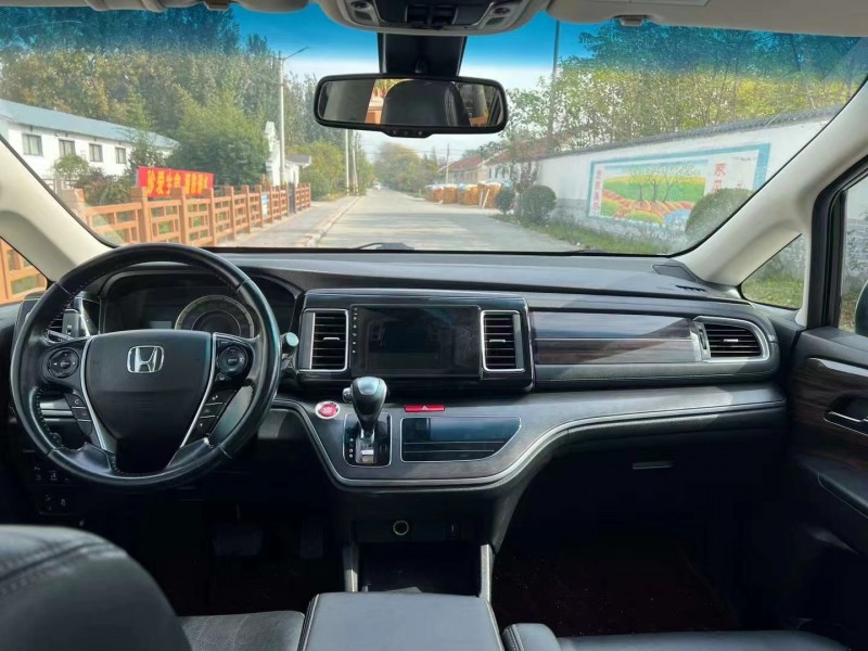 青岛17年本田艾力绅4