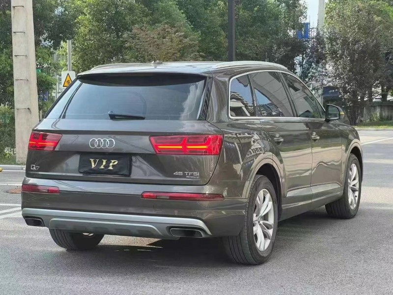 重慶18年奧迪Q79