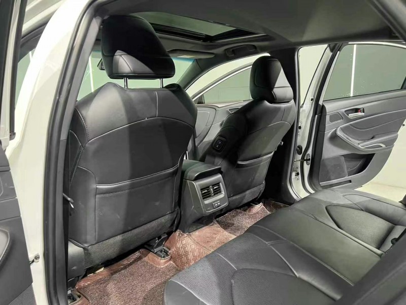 成都24年丰田亚洲龙5