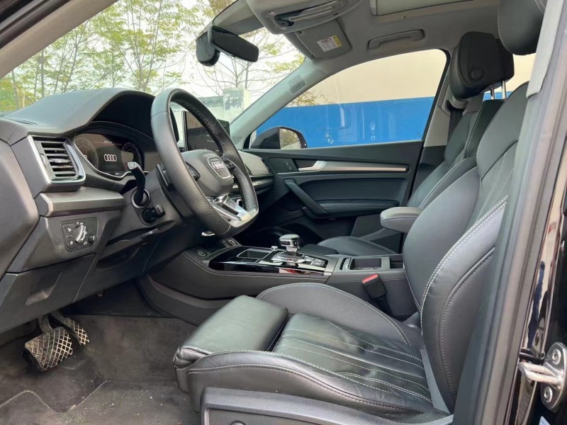 青岛22年奥迪Q56