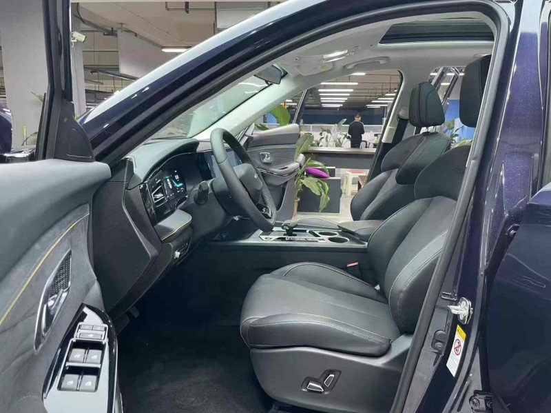 成都23年长安汽车欧尚6