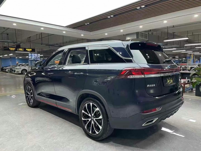 成都23年长安汽车欧尚8