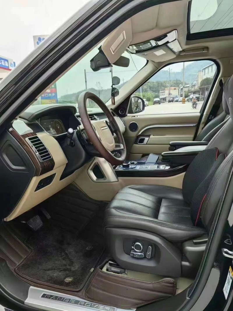 济宁17年路虎揽胜行政4