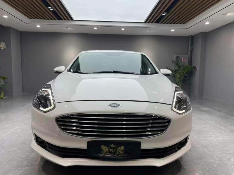 成都19年福特福睿斯1