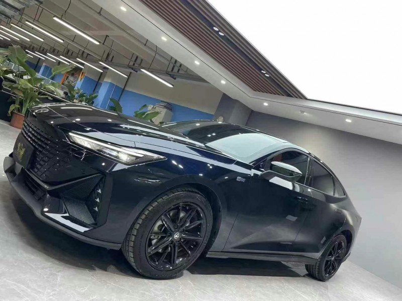 成都23年长安汽车UNI-V2