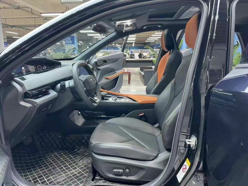 成都23年长安汽车UNI-V3