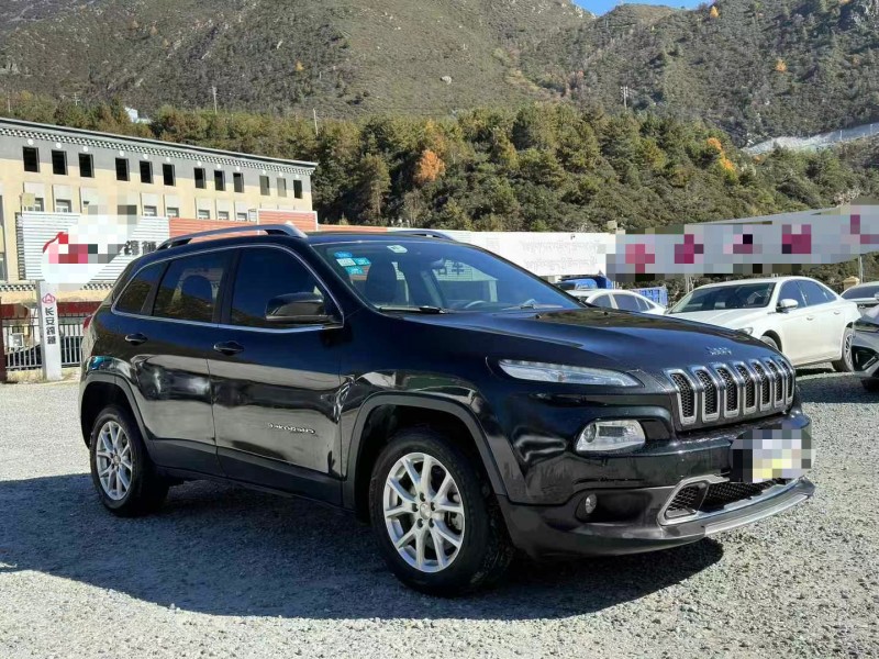 甘孜18年Jeep自由光2