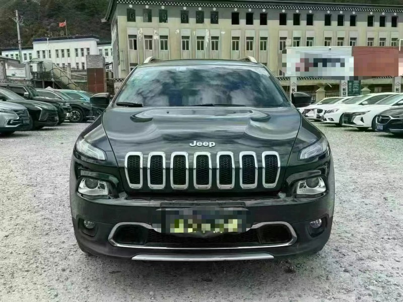 甘孜18年Jeep自由光1
