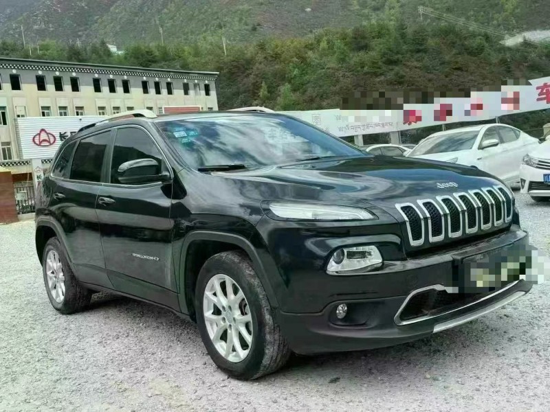甘孜18年Jeep自由光2