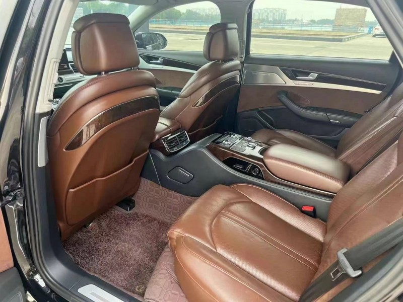 济宁14年奥迪A8L7