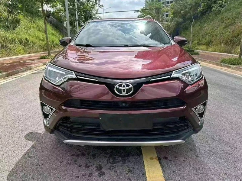 崇左17年豐田RAV4榮放1