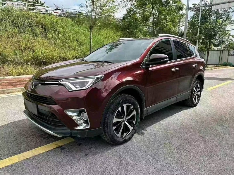 崇左17年豐田RAV4榮放2