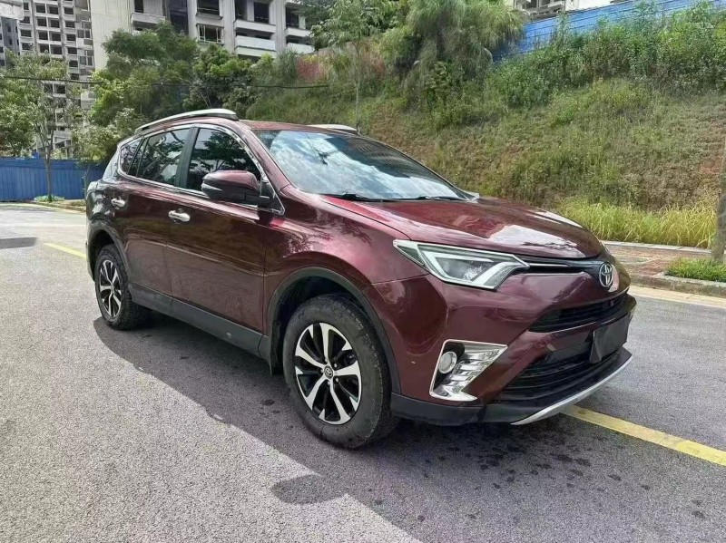 崇左17年豐田RAV4榮放3