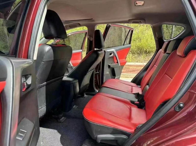 崇左17年豐田RAV4榮放9