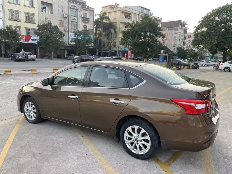 防城港18年日產軒逸7