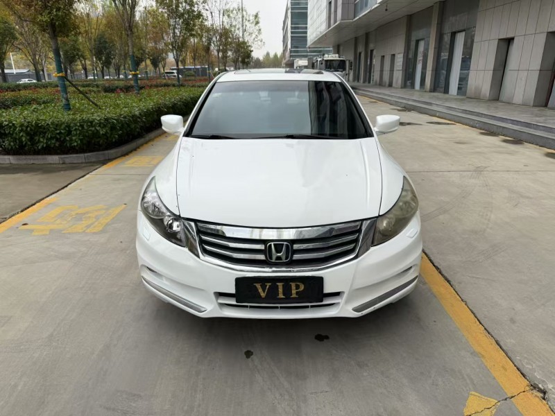 济宁13年本田雅阁1