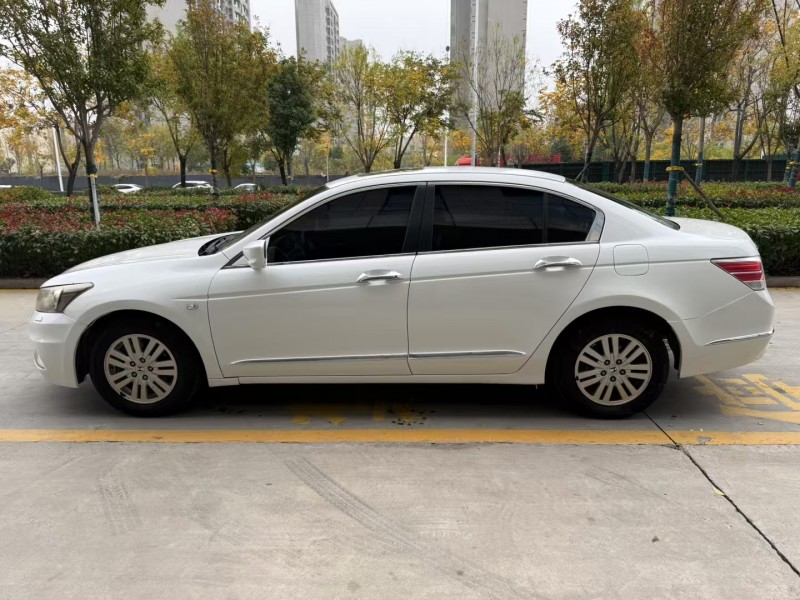 济宁13年本田雅阁8