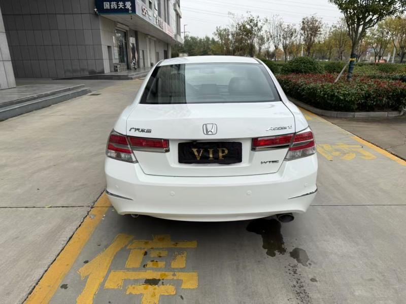 济宁13年本田雅阁9