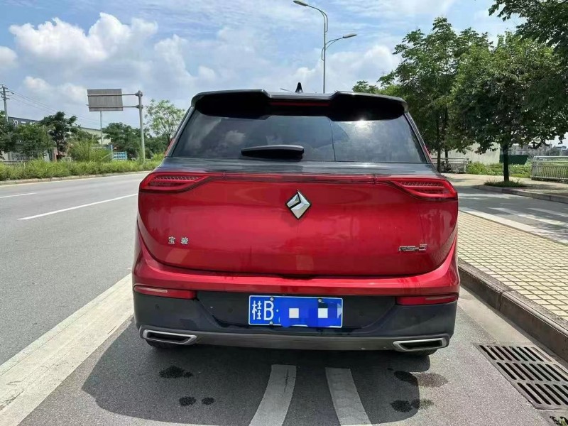 玉林19年寶駿RS57