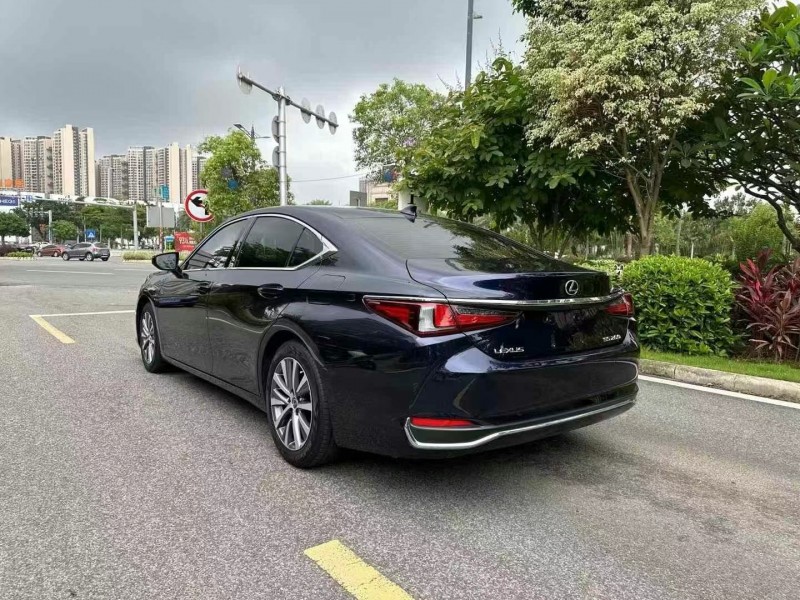 广州22年雷克萨斯ES7